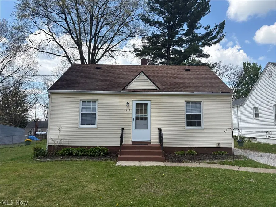 1216 Hardesty Boulevard, Akron, OH 44320 - #2