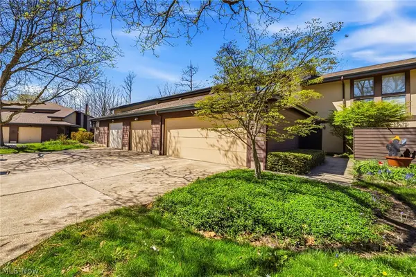 210 Teal Trace #210, Mayfield Heights, OH 44124