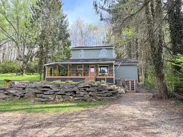 8260 Walnut Sw Street, Sherrodsville, OH 44675