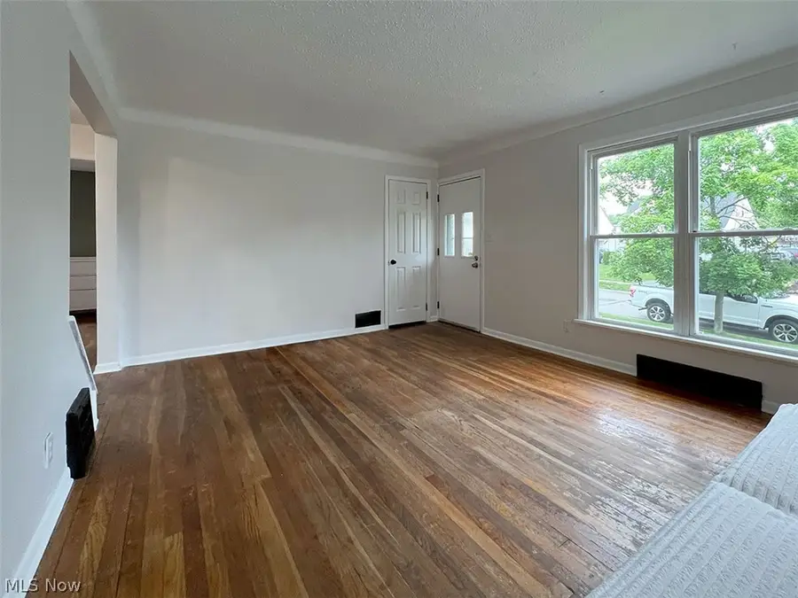 9203 Torrence Avenue, Brooklyn, OH 44144 - #2