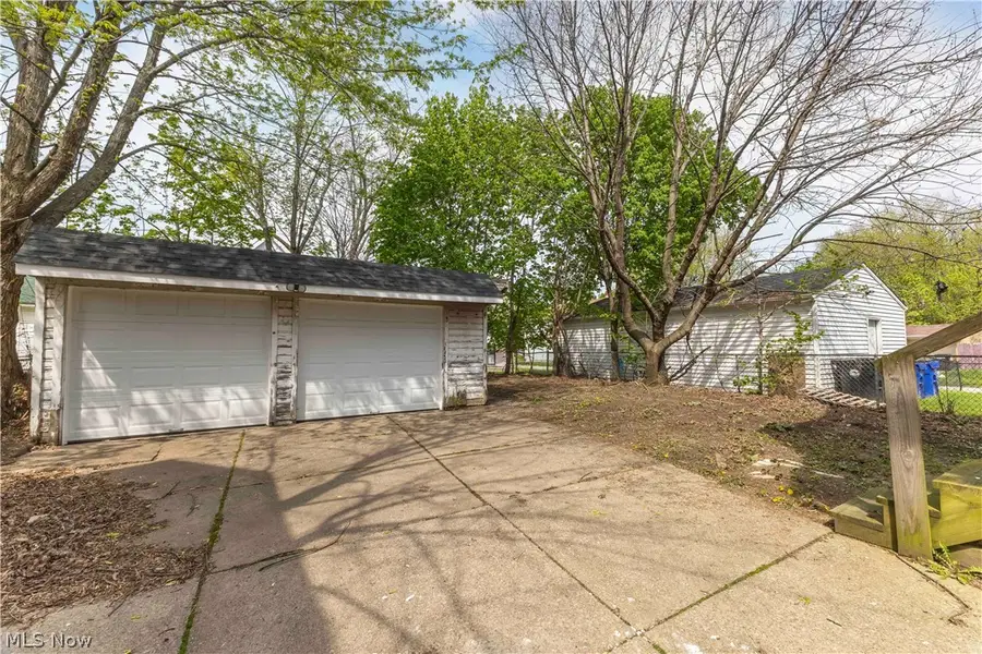 16007 Huntmere Avenue, Cleveland, OH 44110 - #3