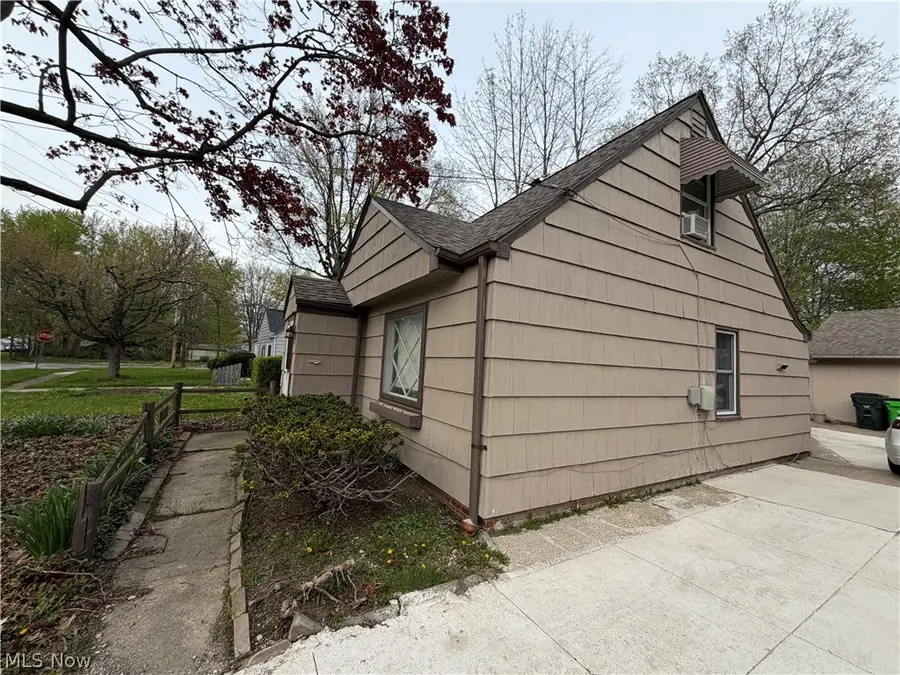 23340 Williams Avenue, Euclid, OH 44123 - #2