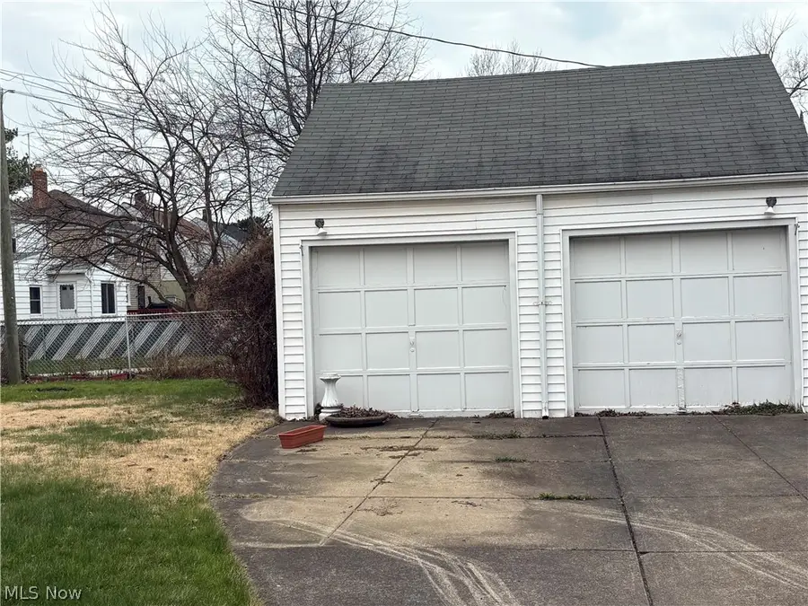 266 E 204th Street, Euclid, OH 44123 - #3