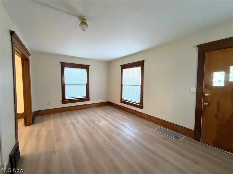 2212 Indiana Ne Way, Canton, OH 44705 - #3