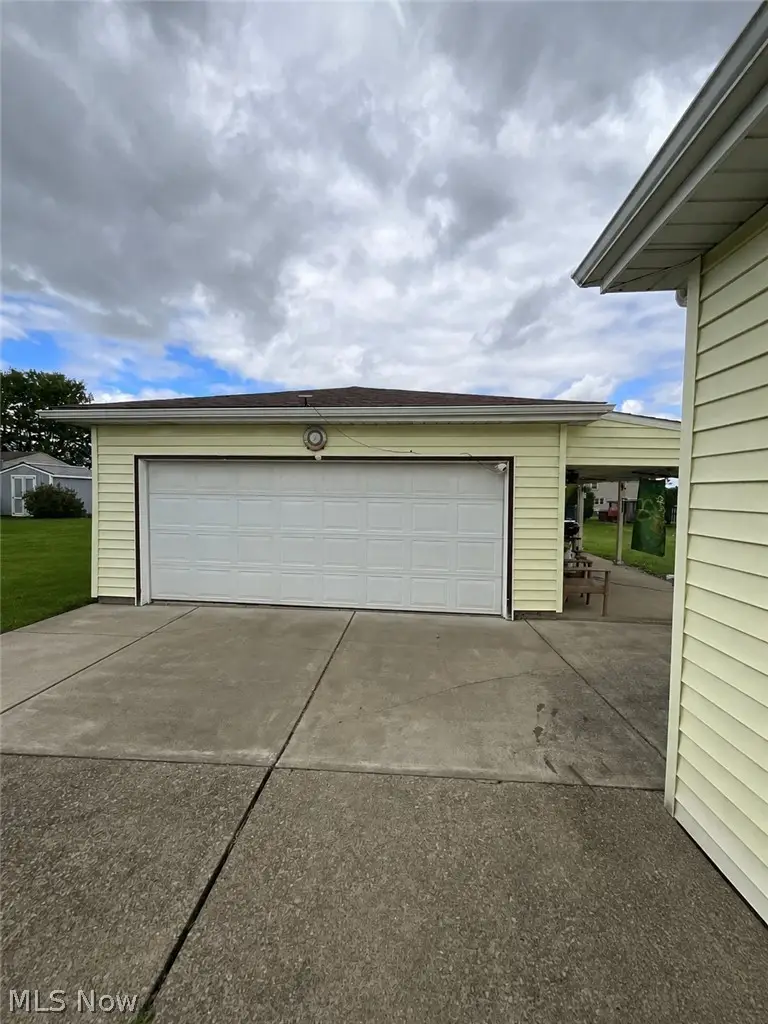 525 W Omar Street, Struthers, OH 44471 - #2