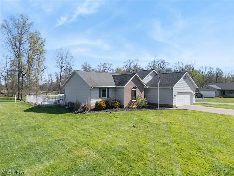 8863 Lynnpark Ne Street, Alliance, OH 44601 - #2
