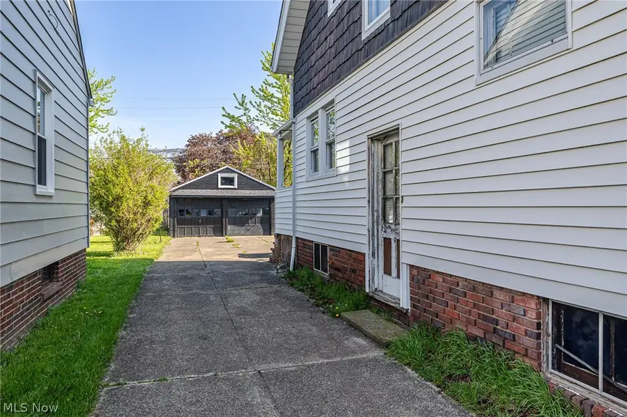 8214 Essen Avenue, Parma, OH 44129 - #3