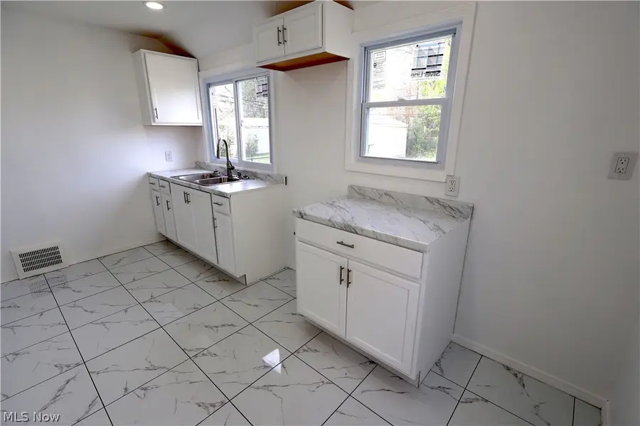 16405 Glendale Avenue, Cleveland, OH 44128 - #2