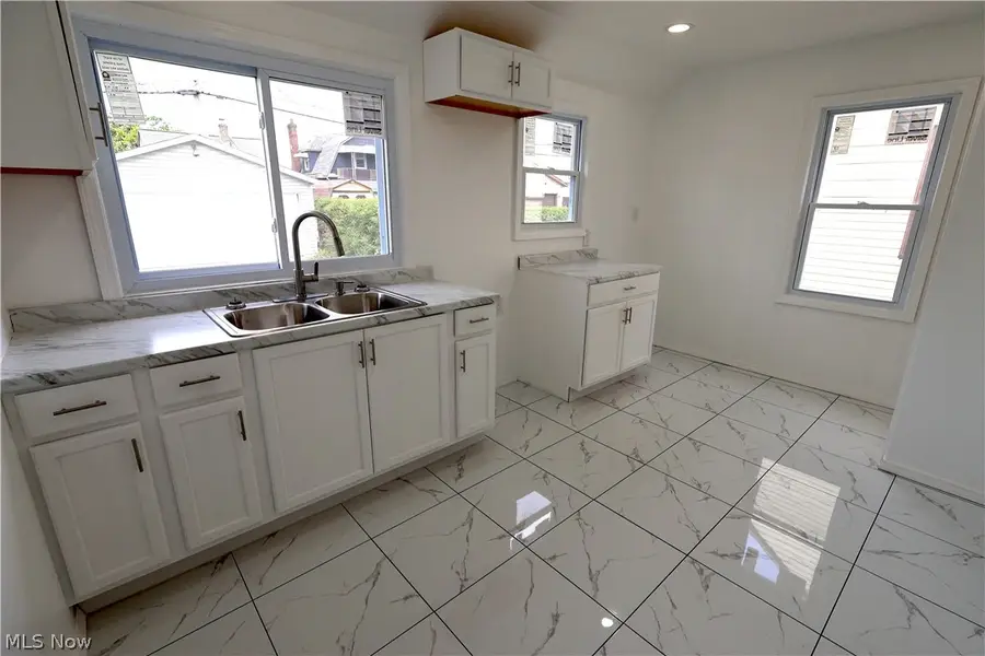 16405 Glendale Avenue, Cleveland, OH 44128 - #3