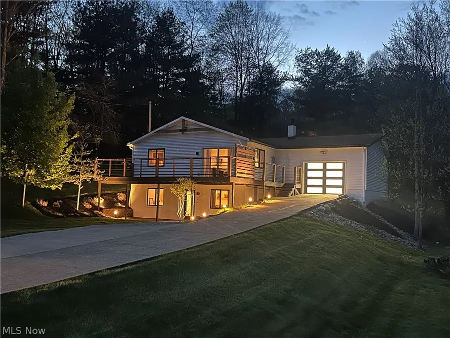 573 W Mohawk Drive, Malvern, OH 44644 - #2