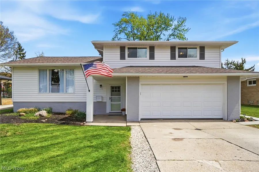 6999 Greenbriar Drive, Parma Heights, OH 44130 - #2