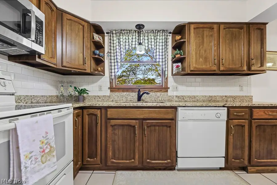 14281 Wade Ne Drive, Hartville, OH 44632 - #3