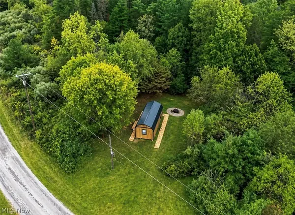 230 Thunder Rd Sw, Magnolia, OH 44643