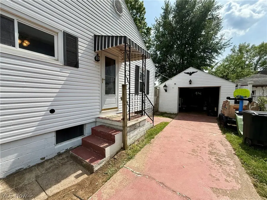 802 28th Street, Vienna, WV 26105 - #3