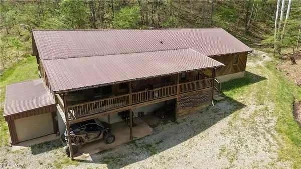 123 Fox Trot Road, Looneyville, WV 25259