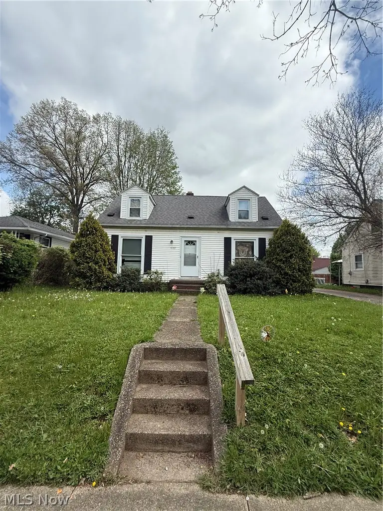 1055 Frederick Boulevard, Akron, OH 44320 - #2