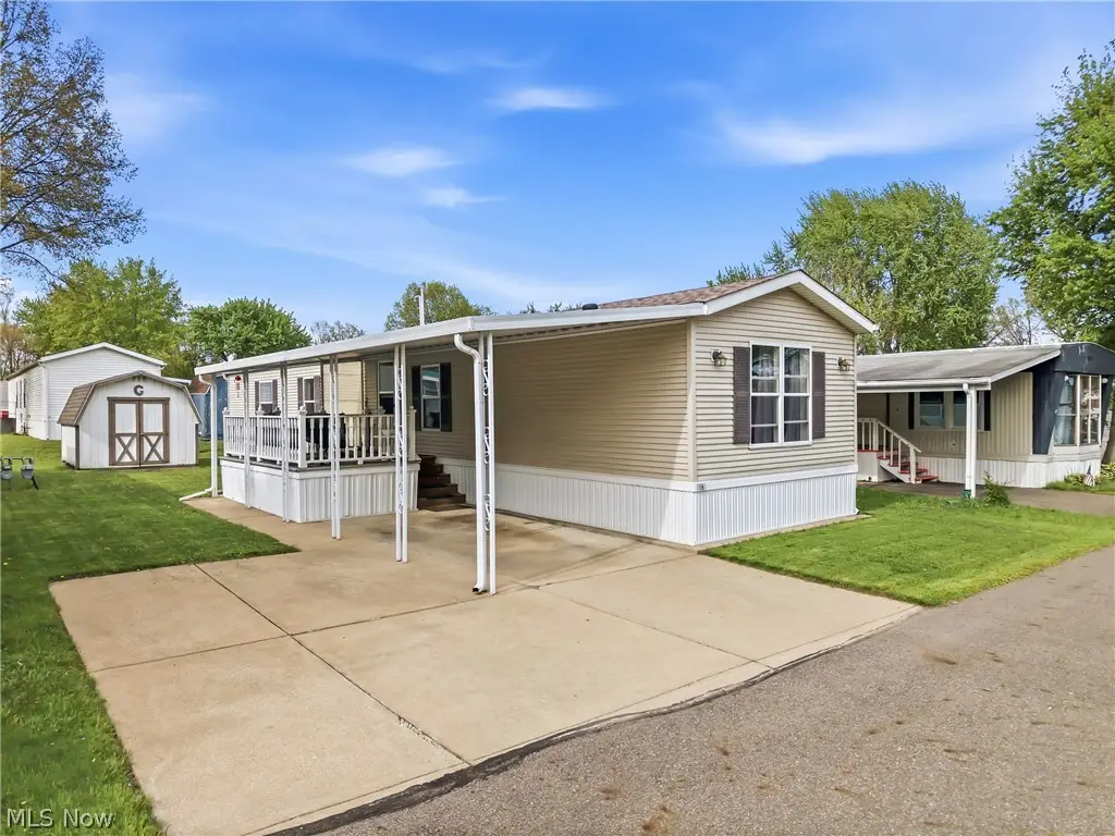 18 Oakwood Drive, Beloit, OH 44609 - #1