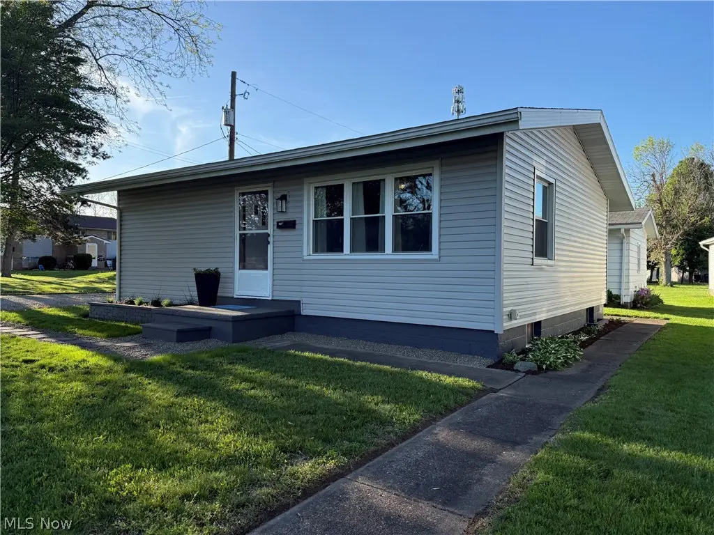 1127 Schell Nw Avenue, New Philadelphia, OH 44663 - #1