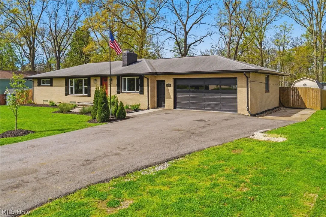 11351 Wilhurst Ne Avenue, Hartville, OH 44632 - #1
