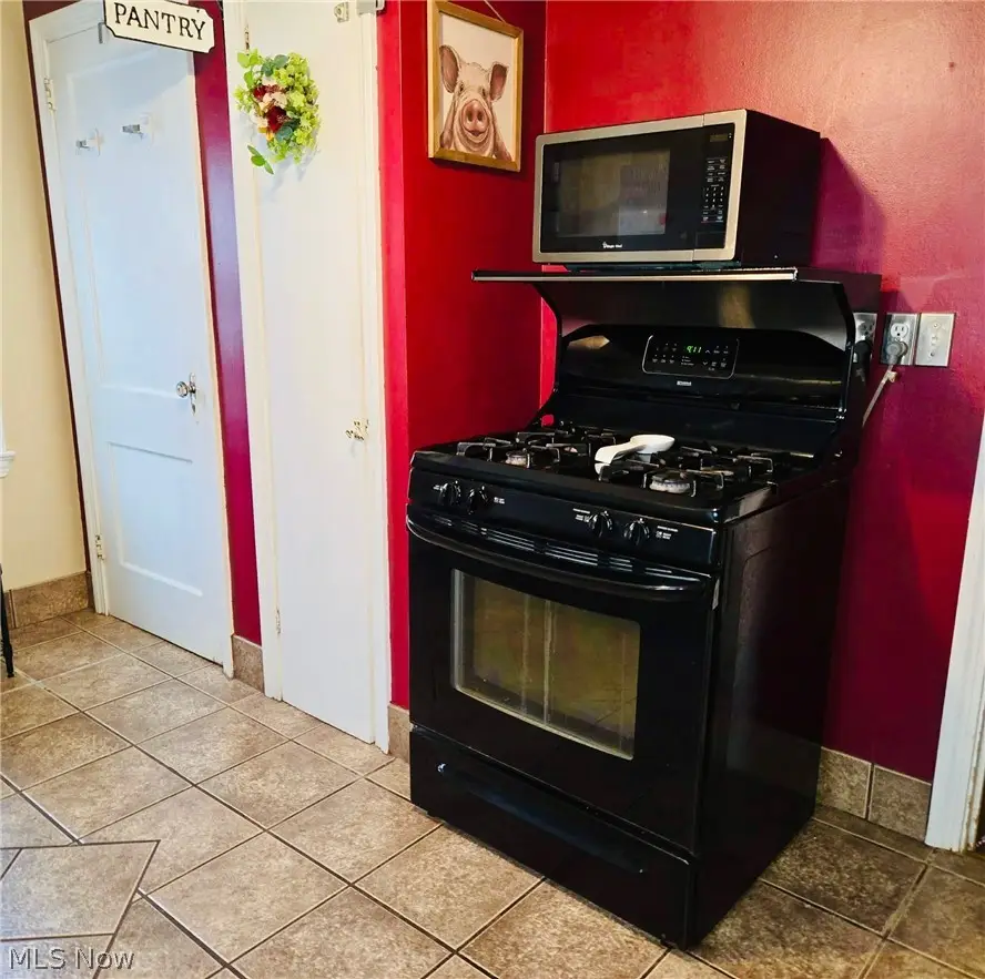 2402 E 35th Street, Lorain, OH 44055 - #3