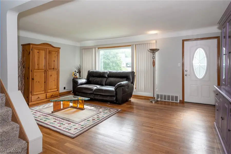 5042 N Barton Road, Lyndhurst, OH 44124 - #2