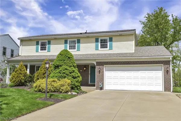 152 Woodridge Drive, Elyria, OH 44035