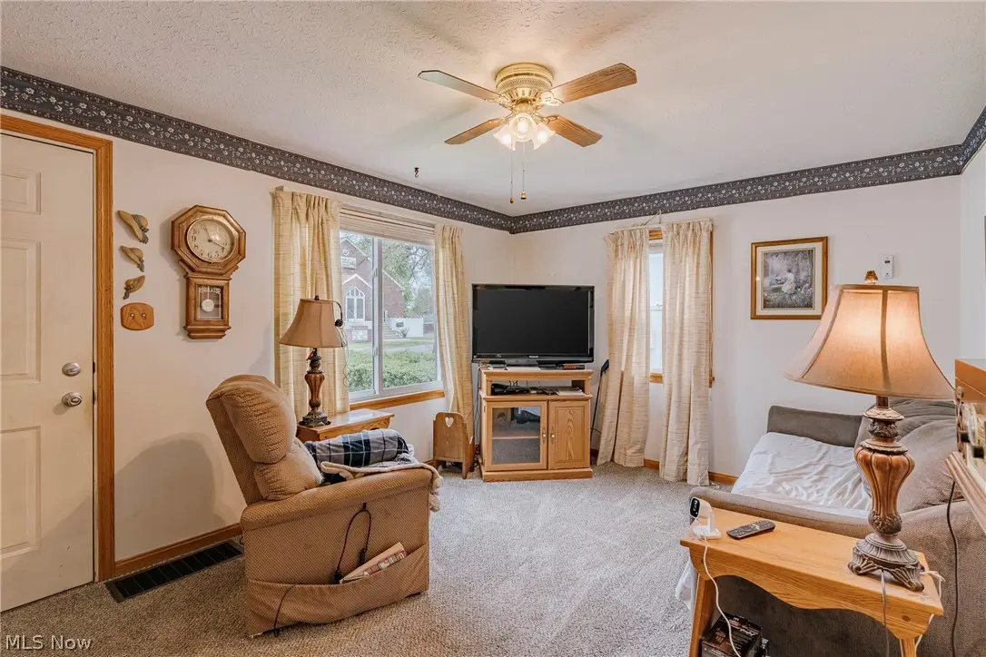 464 Jefferson Avenue, Barberton, OH 44203 - #1