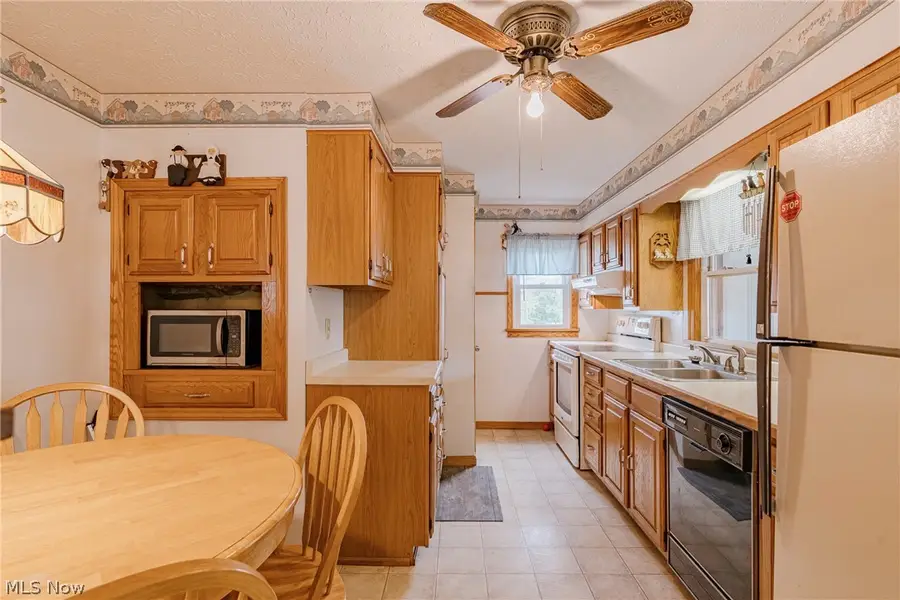 464 Jefferson Avenue, Barberton, OH 44203 - #3