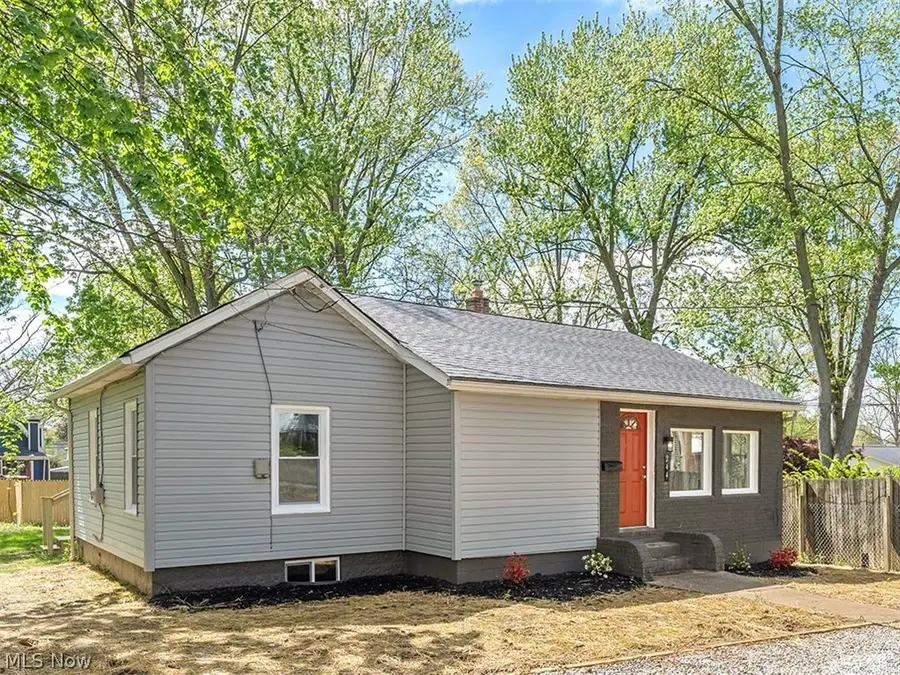 244 Keenan Avenue, Cuyahoga Falls, OH 44221 - #3
