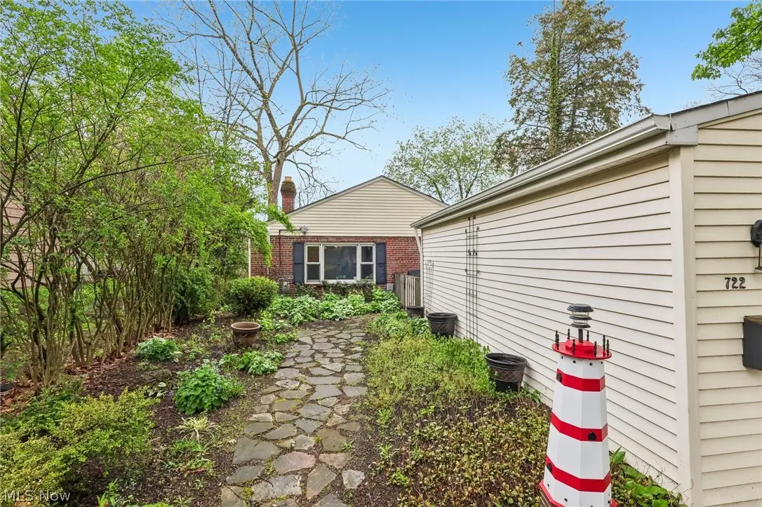 722 Chestnut Boulevard, Willoughby, OH 44094 - #1
