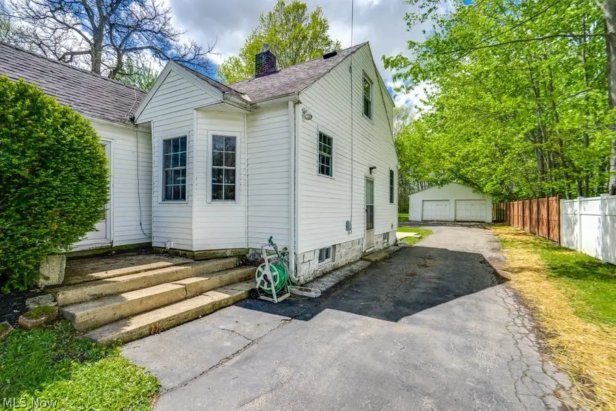 7086 Mackenzie Road, Olmsted, OH 44138 - #2