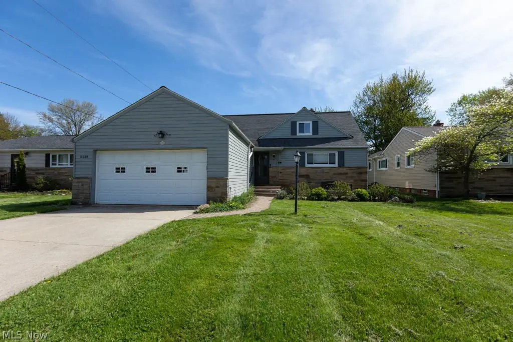 5180 Thornbury Road, Lyndhurst, OH 44124 - #1
