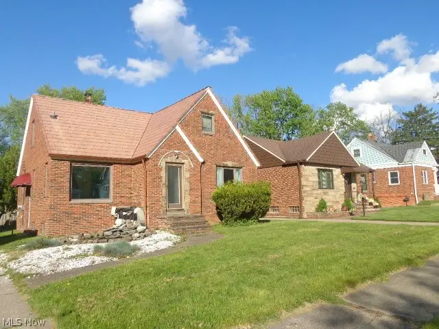 9504 Eureka Parkway, Parma Heights, OH 44130 - #1