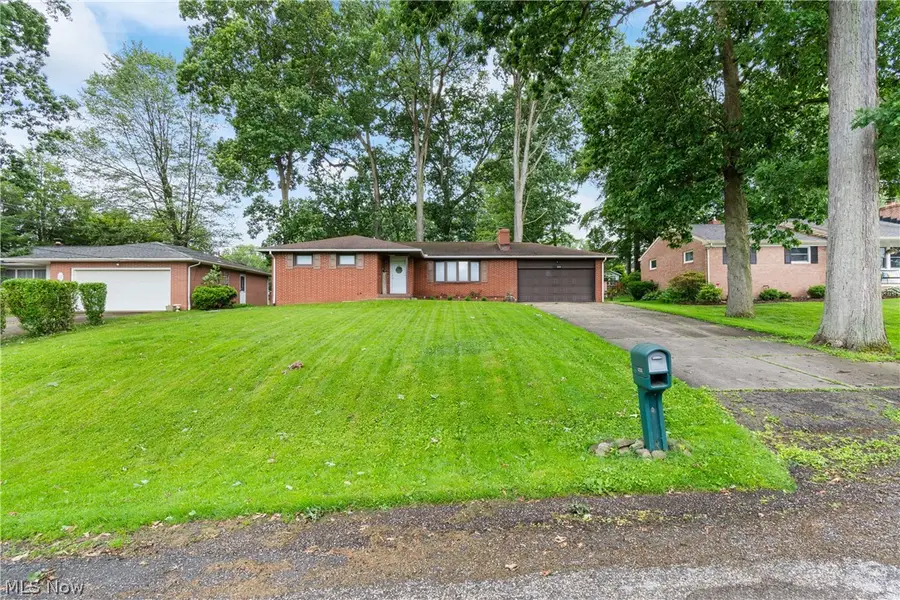 3233 Greenpark Nw Street, Massillon, OH 44646 - #3
