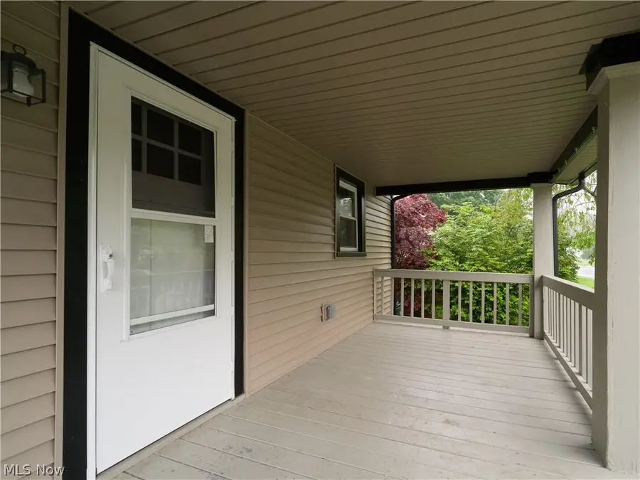 557 Washington Avenue, Barberton, OH 44203 - #3