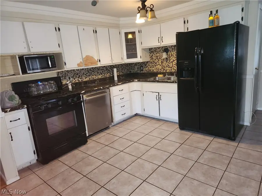 7597 Venice Heights Ne Drive, Warren, OH 44484 - #2