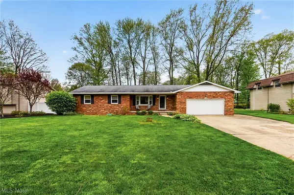 324 Old Oak Drive, Cortland, OH 44410