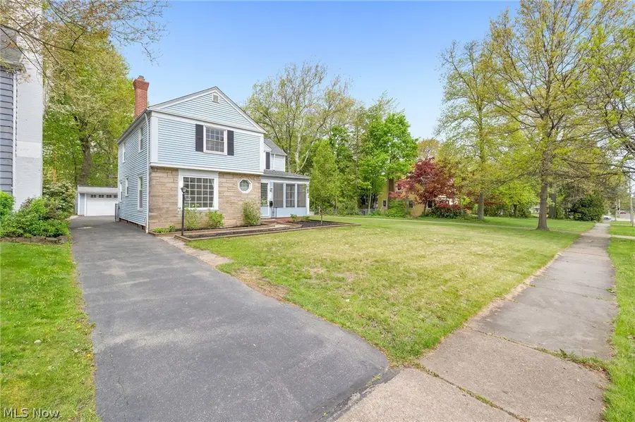 1132 Yellowstone Road, Cleveland Heights, OH 44121 - #3