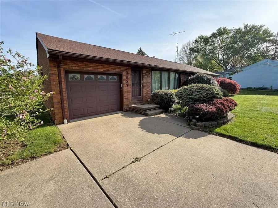 3937 Linda Nw Street, North Canton, OH 44720 - #2