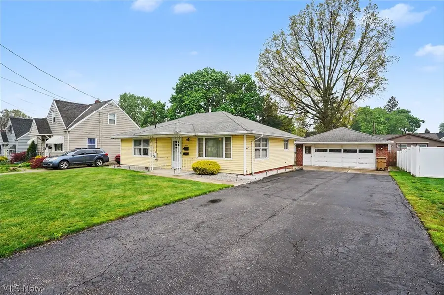 2651 11th Street, Cuyahoga Falls, OH 44221 - #3