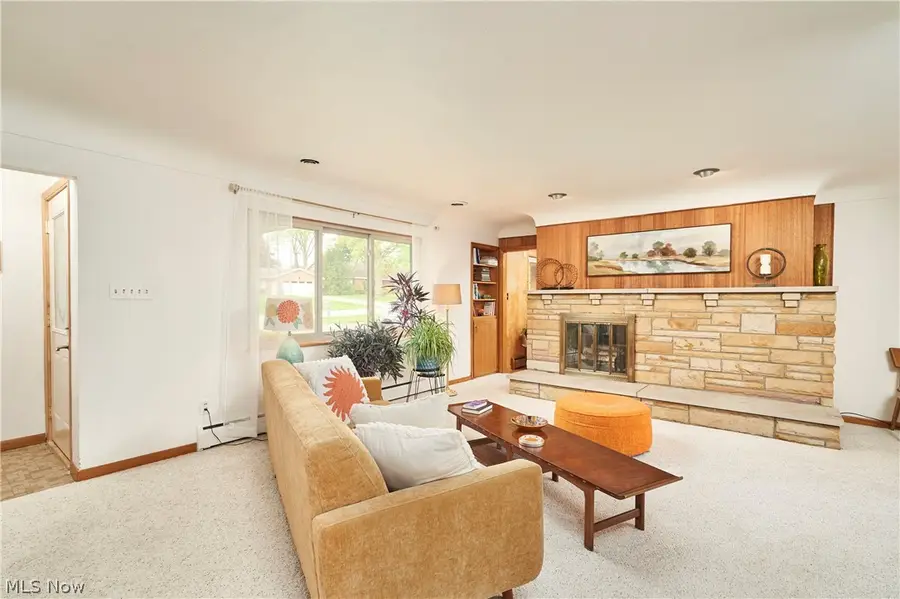 639 N Azalea Boulevard, Barberton, OH 44203 - #2