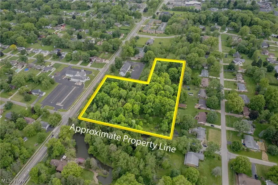196 N Broad Street, Canfield, OH 44406 - #3