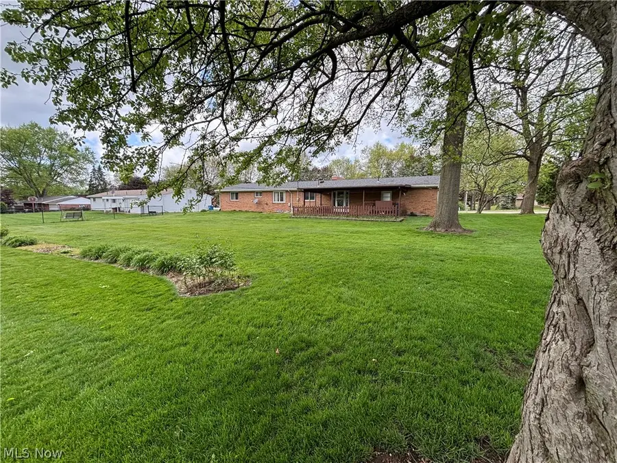 2552 Applegrove Nw Street, North Canton, OH 44720 - #2