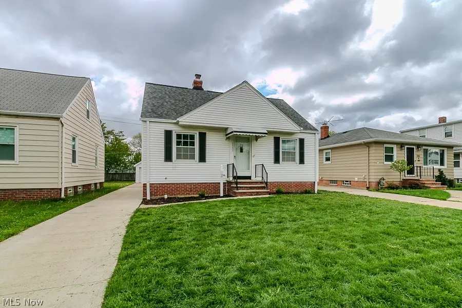 1557 Woodhurst Avenue, Mayfield Heights, OH 44124 - #3