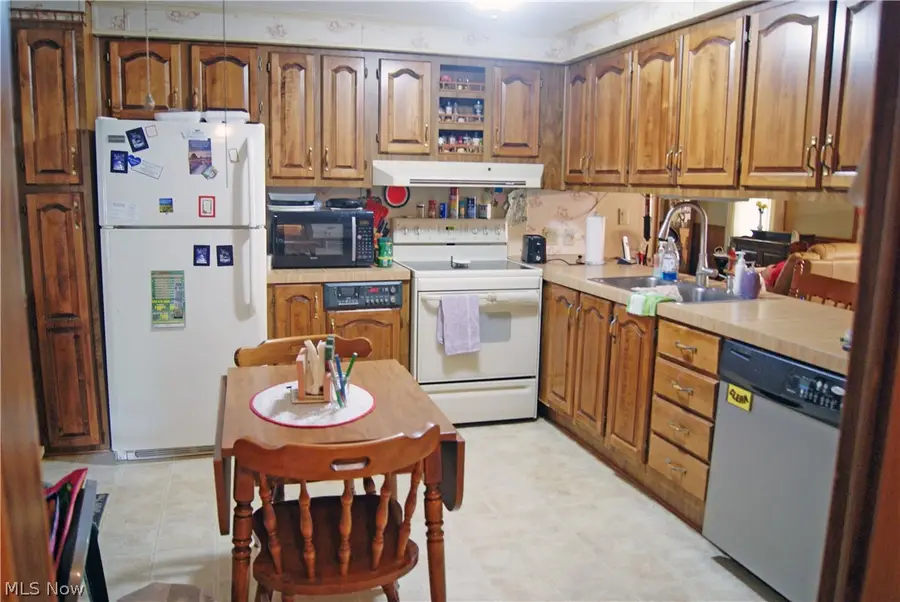 1241 Bison Nw Street, Massillon, OH 44647 - #3