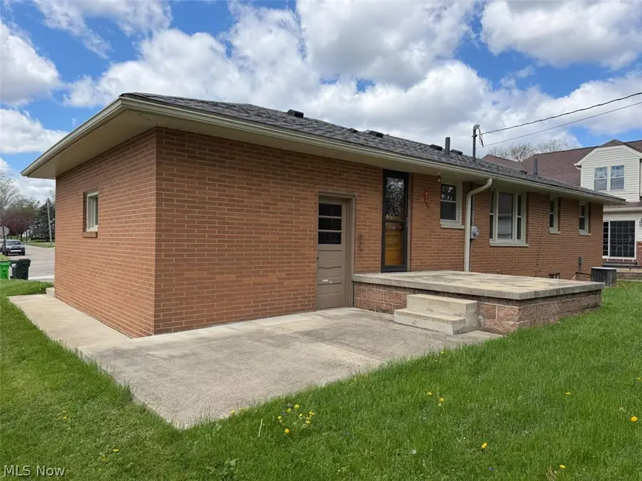 1290 Parkway Boulevard, Alliance, OH 44601 - #3