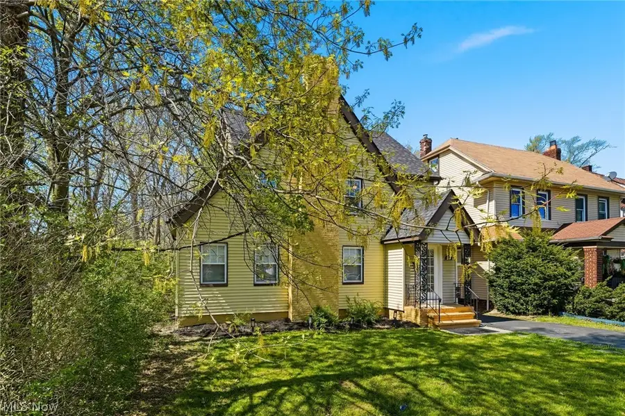 1068 Nela View Road, Cleveland Heights, OH 44112 - #3