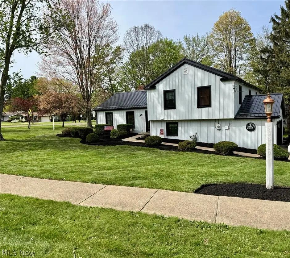 8093 S Park Drive, Garrettsville, OH 44231 - #1