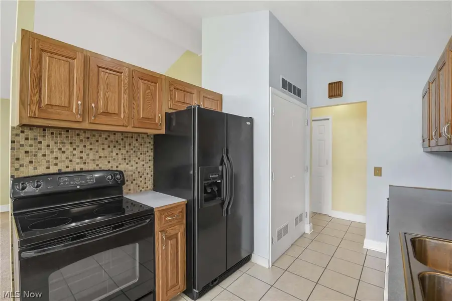 490 Abbyshire Drive, Berea, OH 44017 - #3