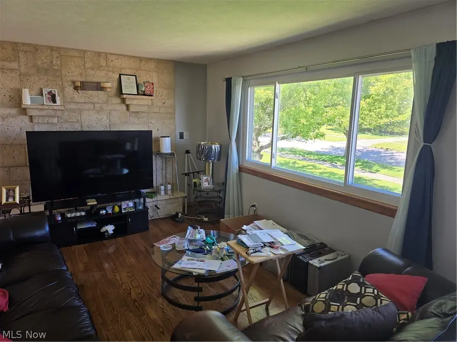 3327 Nottingham Drive, Parma, OH 44134 - #2